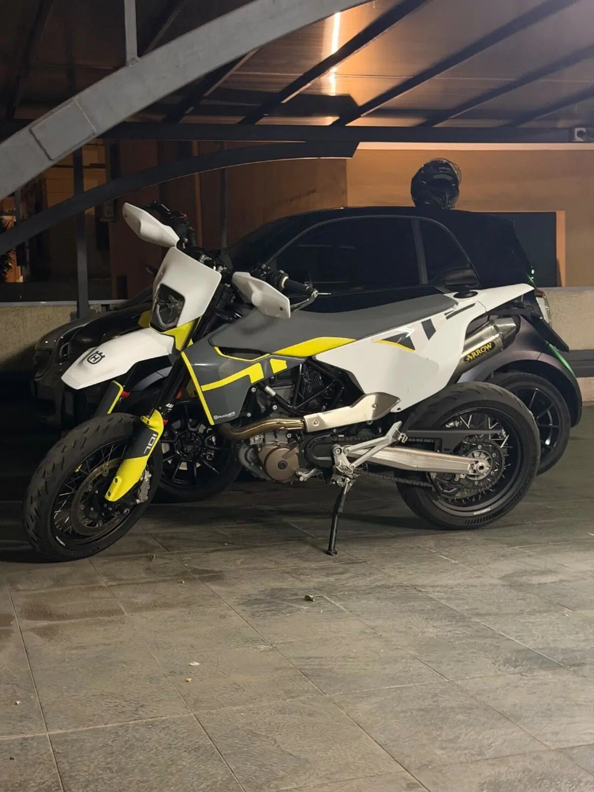 Husqvarna 701 Supermoto (2022)