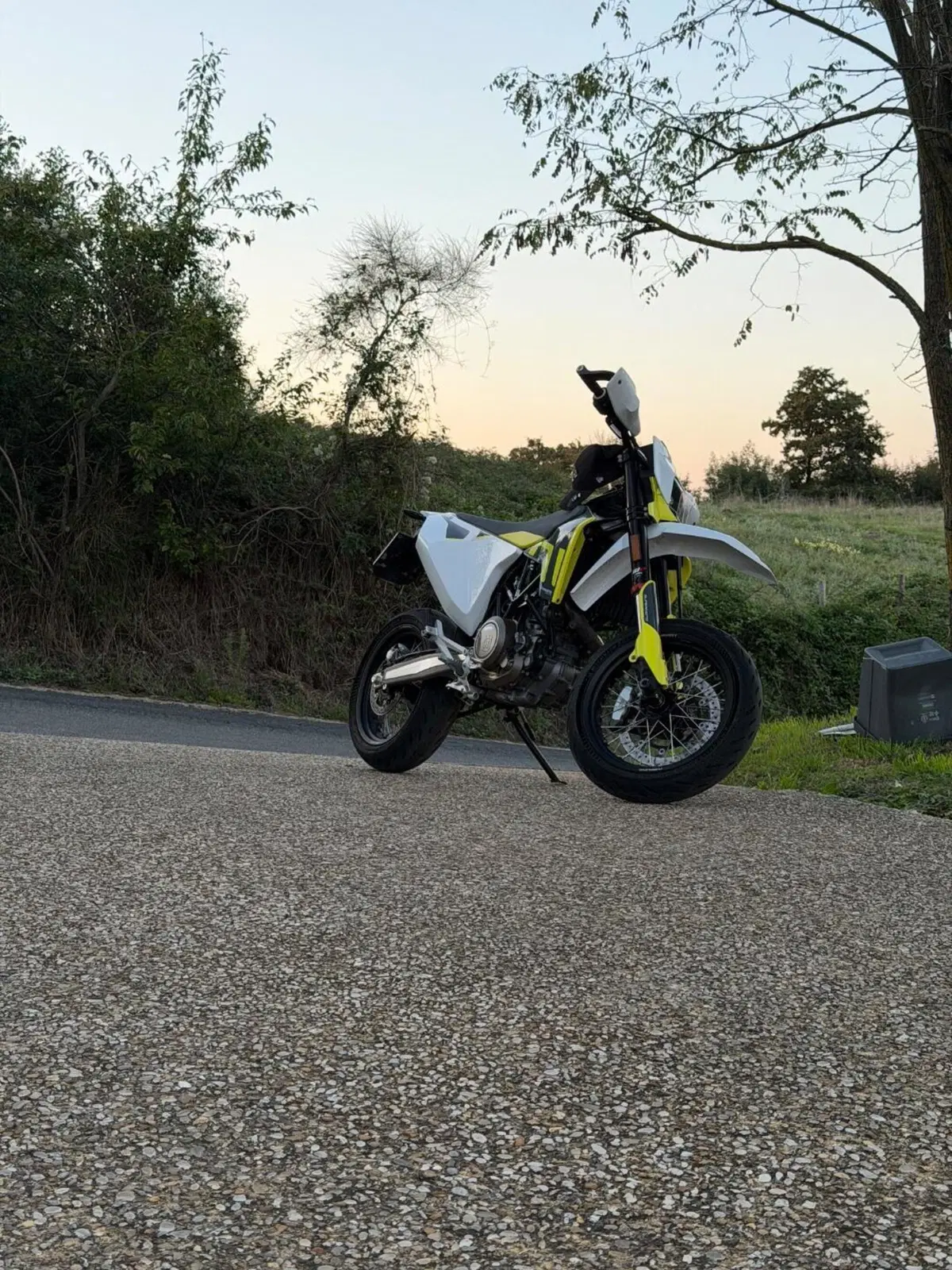 Husqvarna 701 Supermoto (2022) (3)