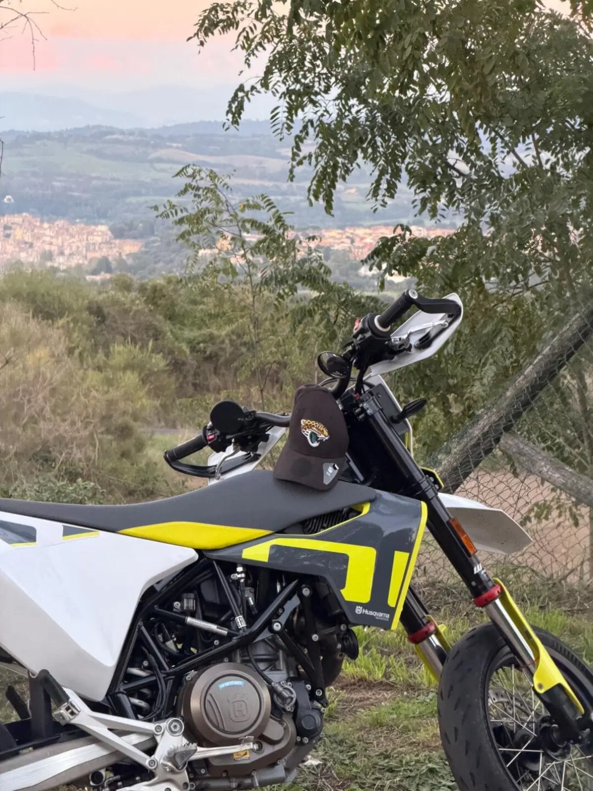 Husqvarna 701 Supermoto (2022) (4)