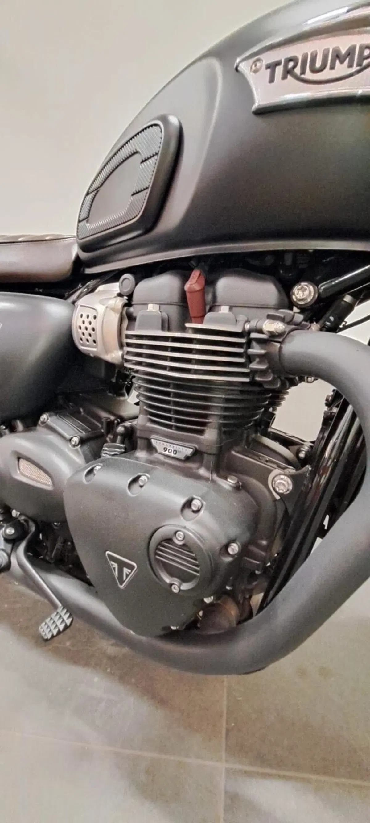 Triumph Bonneville T100 Black (2017 - 20) (4)