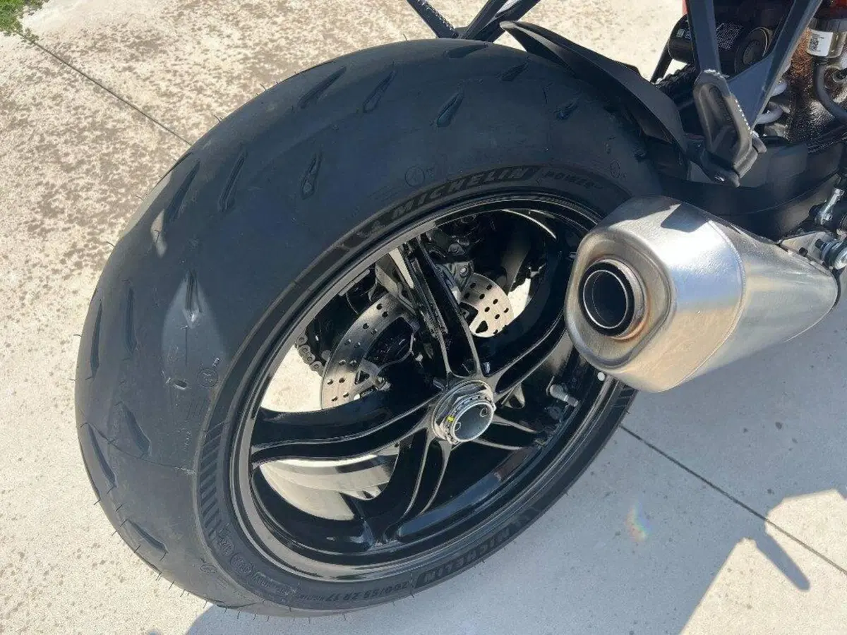 KTM 1390 Super Duke R (2024 - 26) (3)