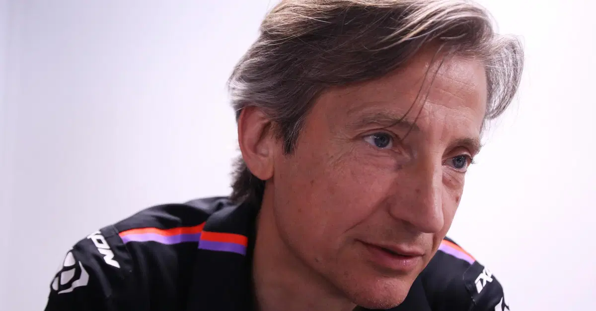 MotoGP 2026. GP della Repubblica Ceca a Brno. Massimo Rivola spiega l'agire di Marco Bezzecchi: "La ruota stava girando a 165 km/h, tirava pietre ovunque, immaginate il commissario se la moto parte, ma non &egrave; una giustificazione"