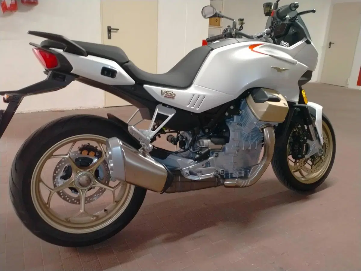 Moto Guzzi V100 Mandello (2022 - 24)