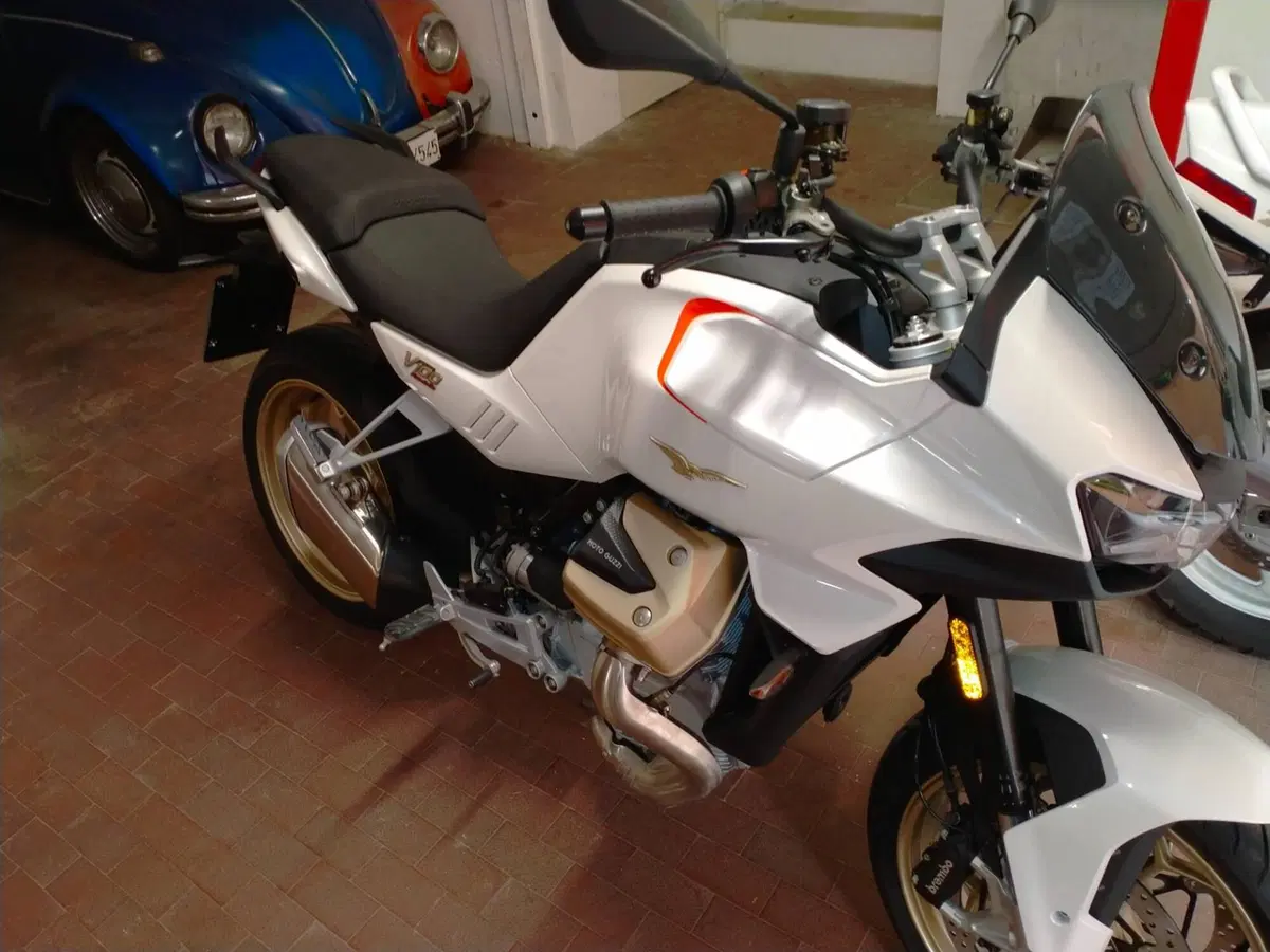 Moto Guzzi V100 Mandello (2022 - 24) (6)