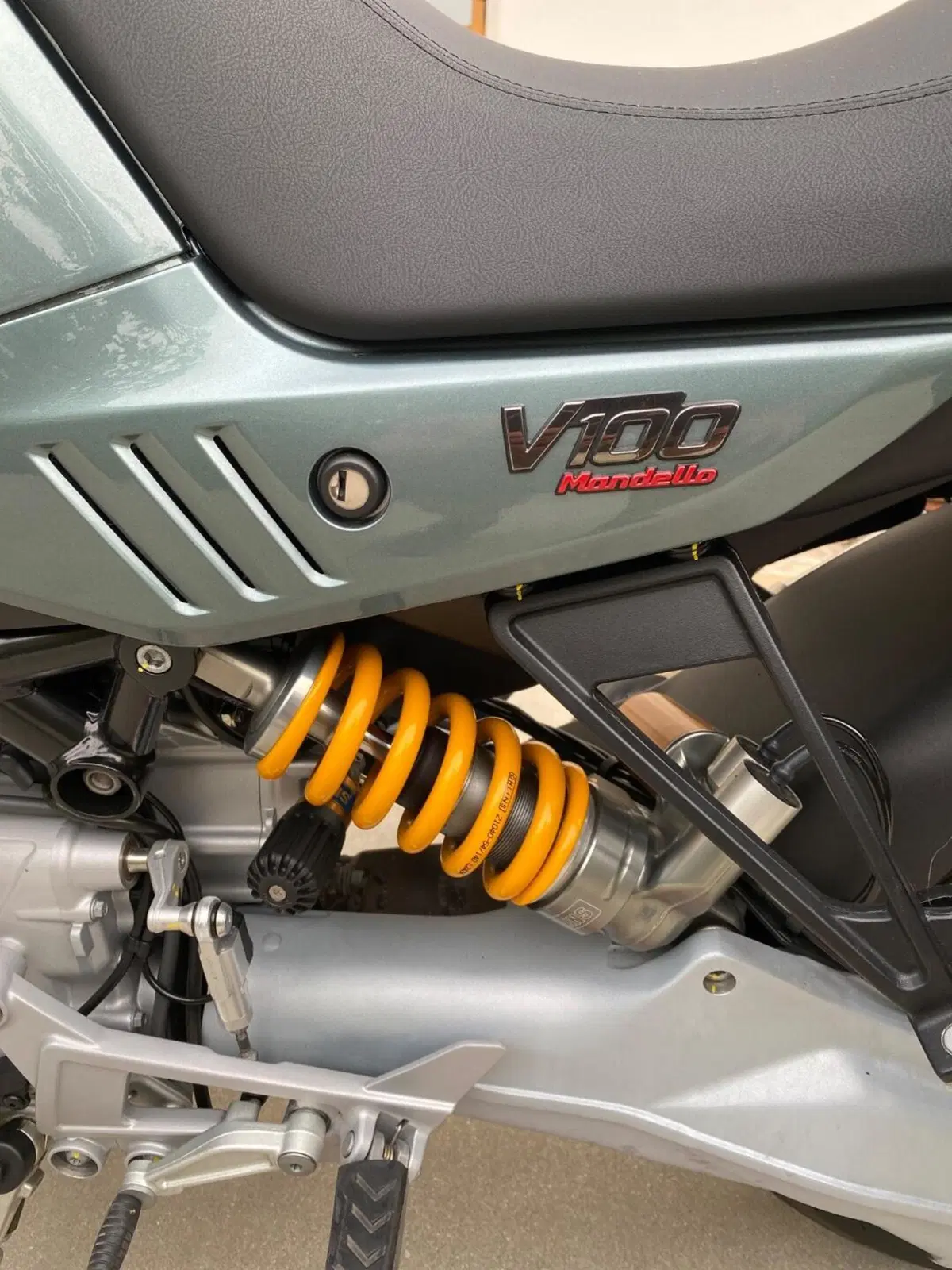 Moto Guzzi V100 Mandello S (2025 - 26) (4)