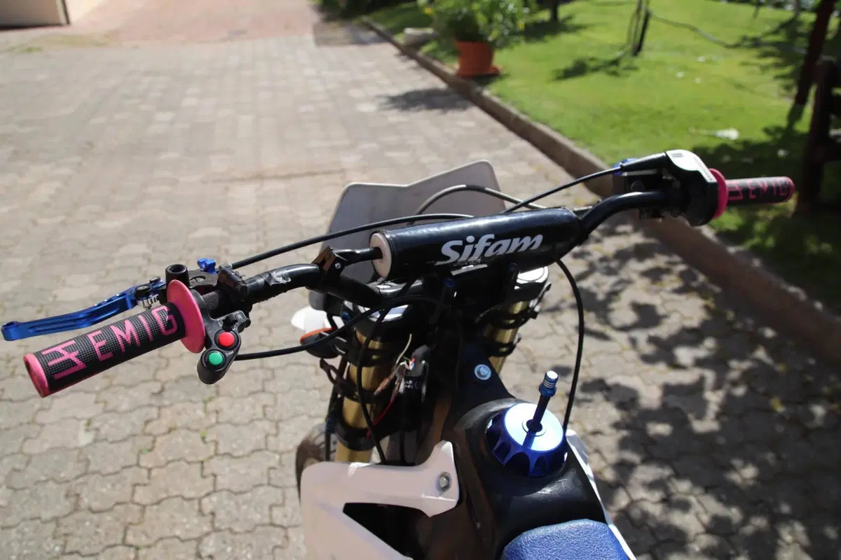 HM CRE 50 Six (1996 - 06) (4)