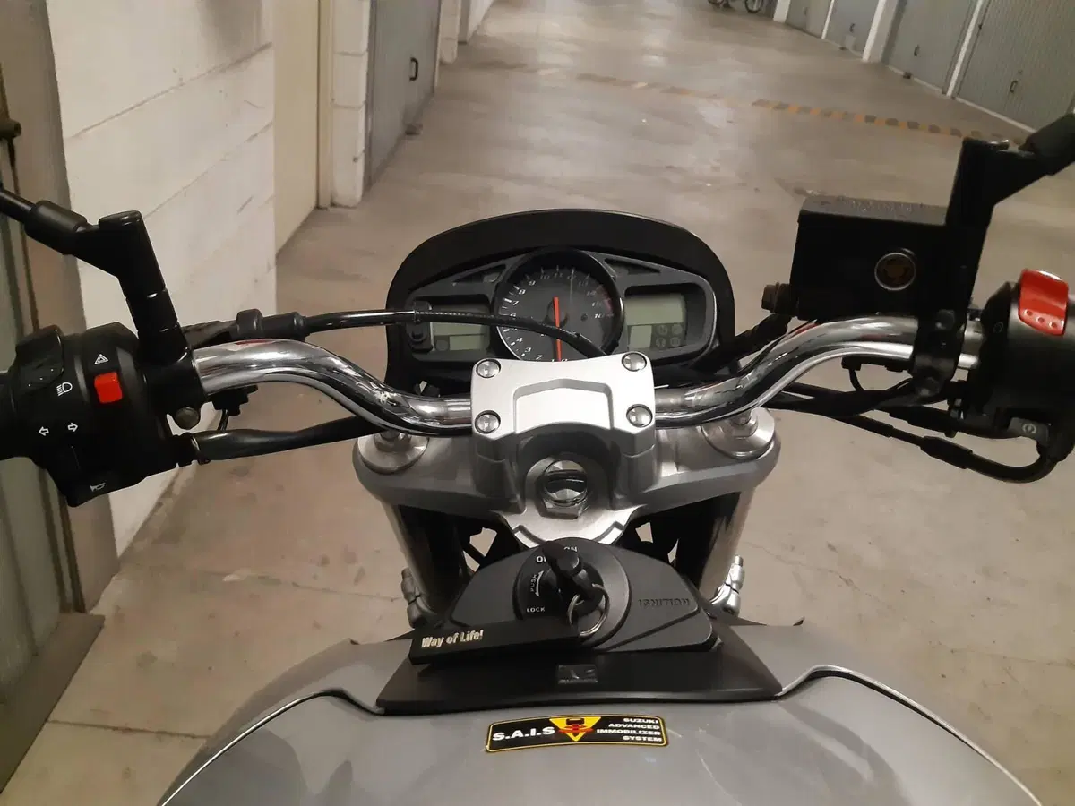 Suzuki GSR 600 (2006 - 11) (8)