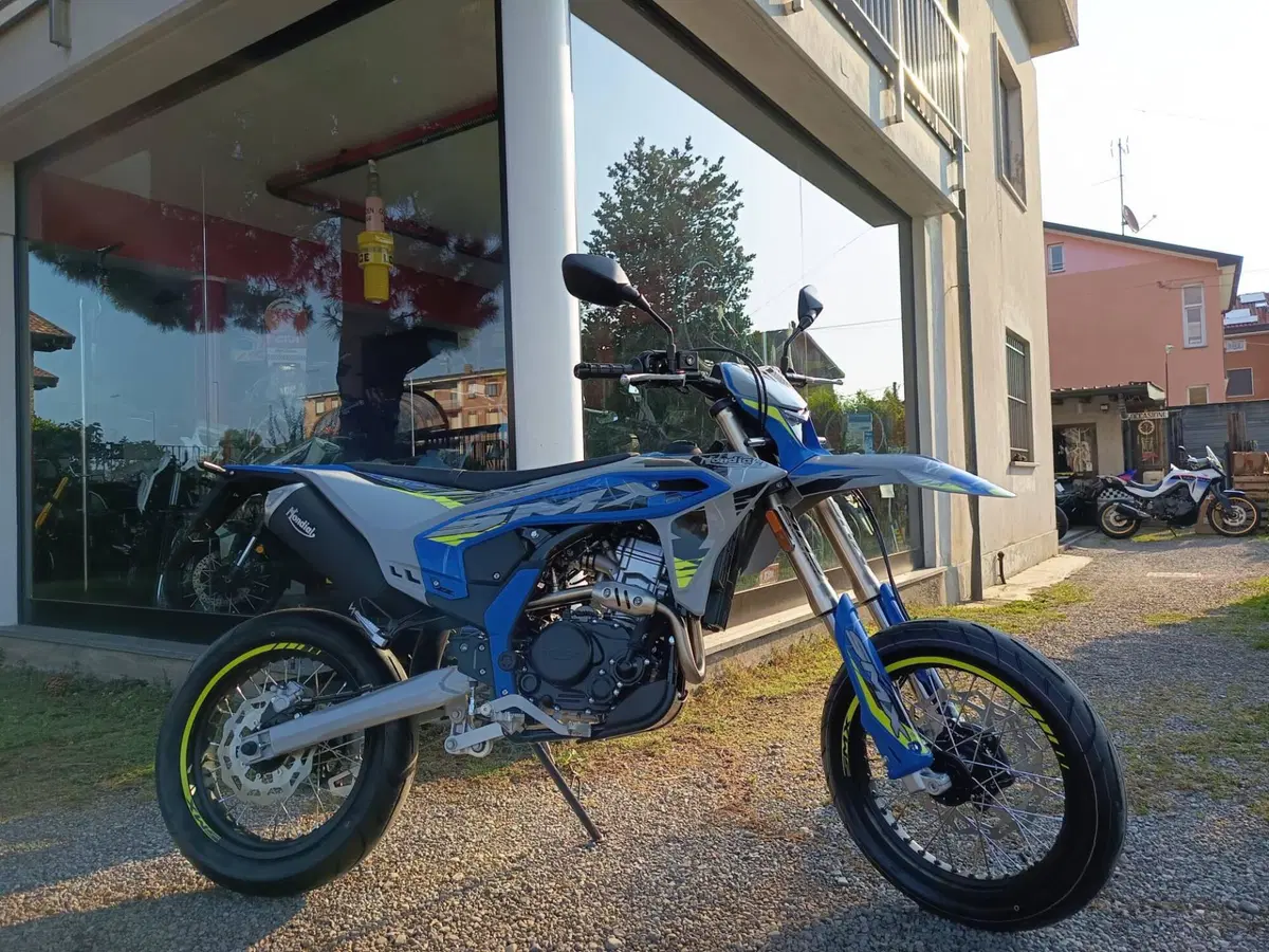 FB Mondial SMX 125 Motard (2025 - 26) (2)