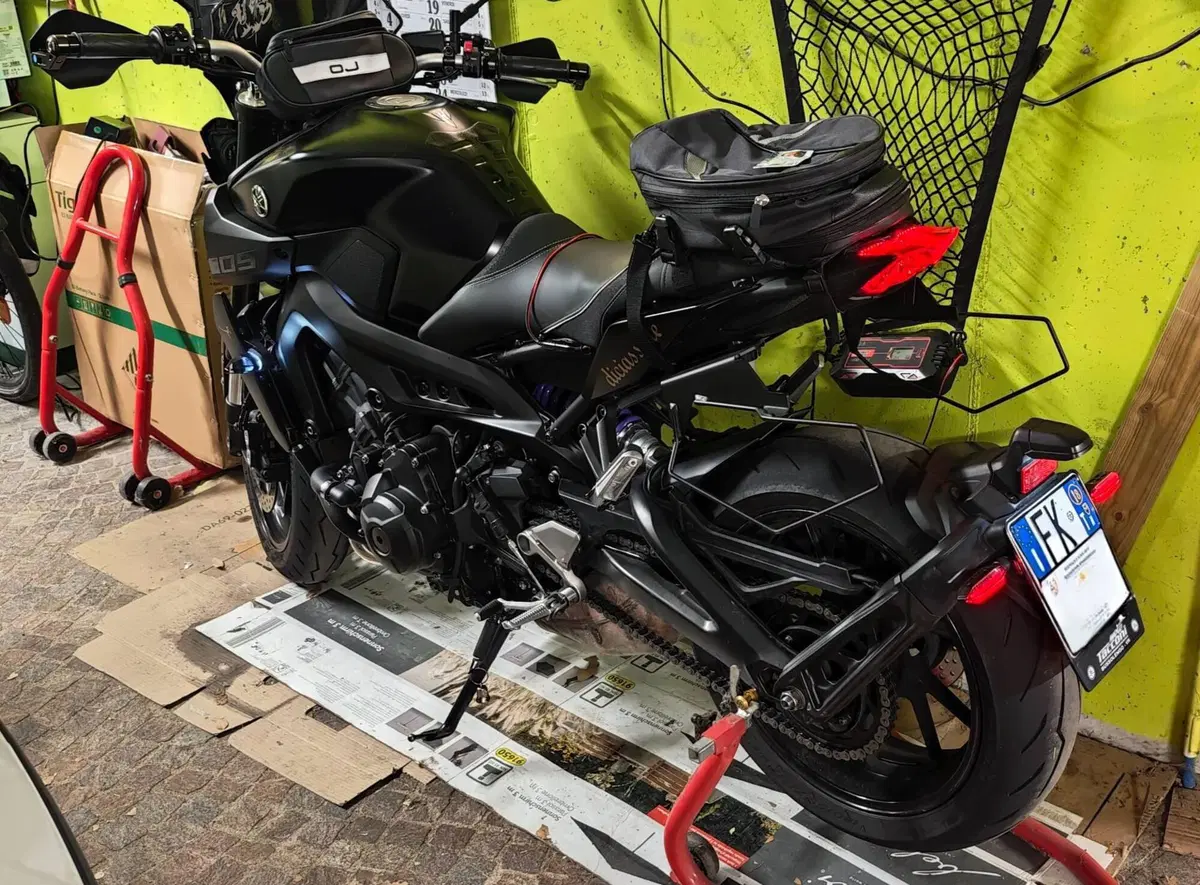 Yamaha MT-09 (2017 - 20) (2)