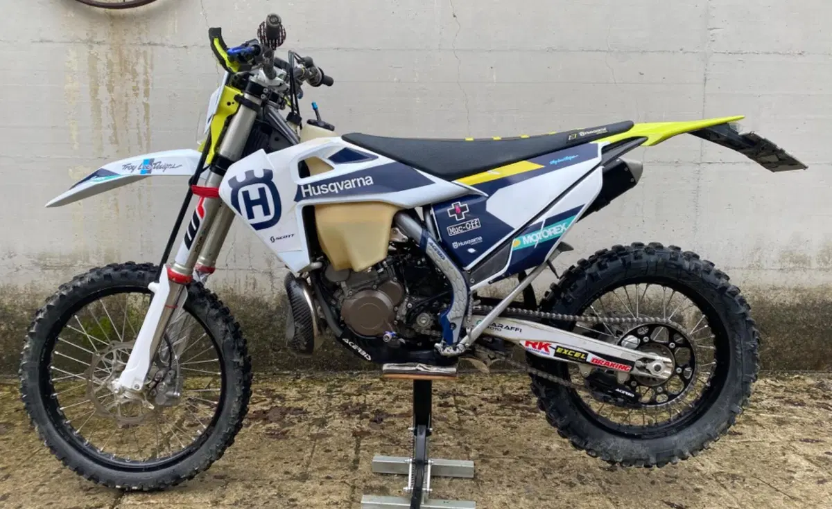 Husqvarna TE 300i (2022) (2)