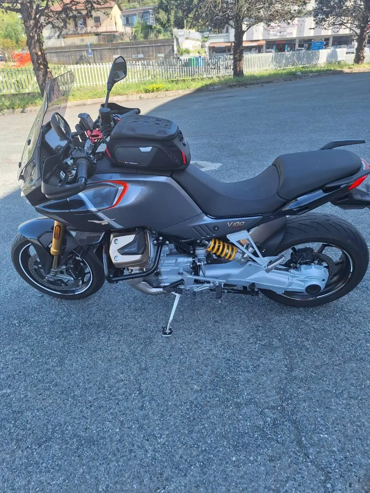 Moto Guzzi V100 Mandello S (2022 - 24) (2)