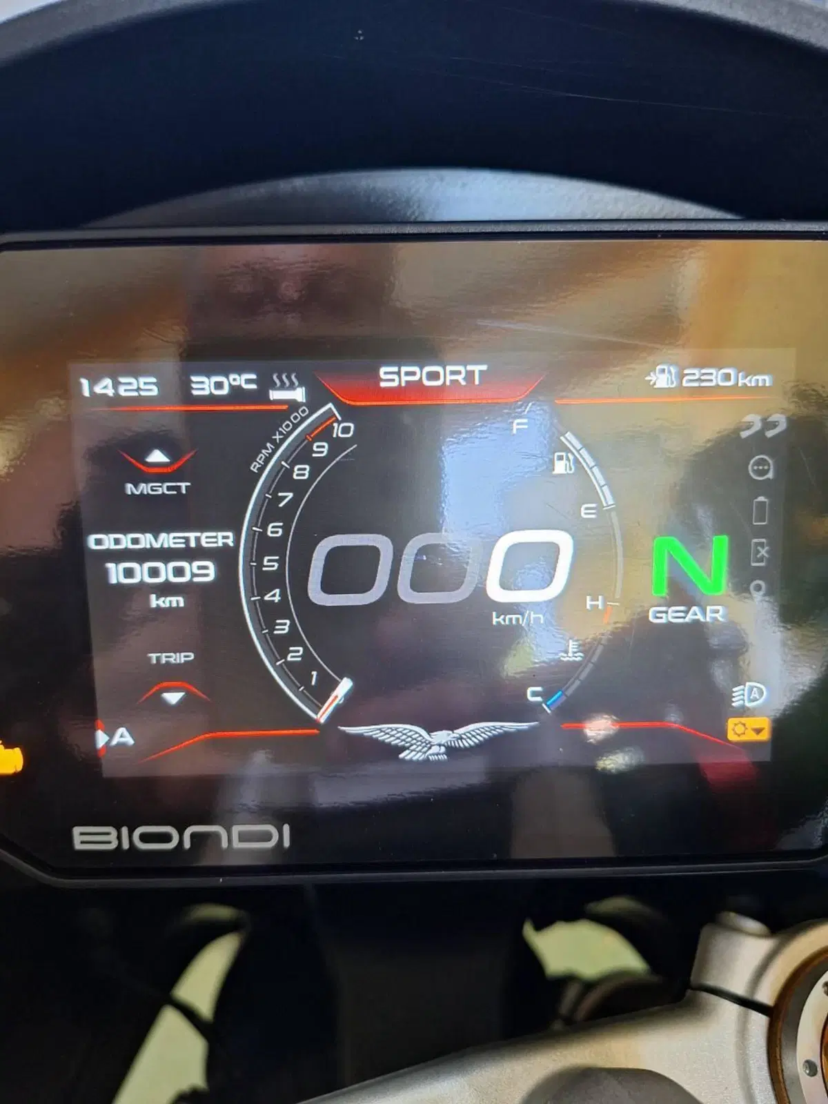 Moto Guzzi V100 Mandello S (2022 - 24) (4)
