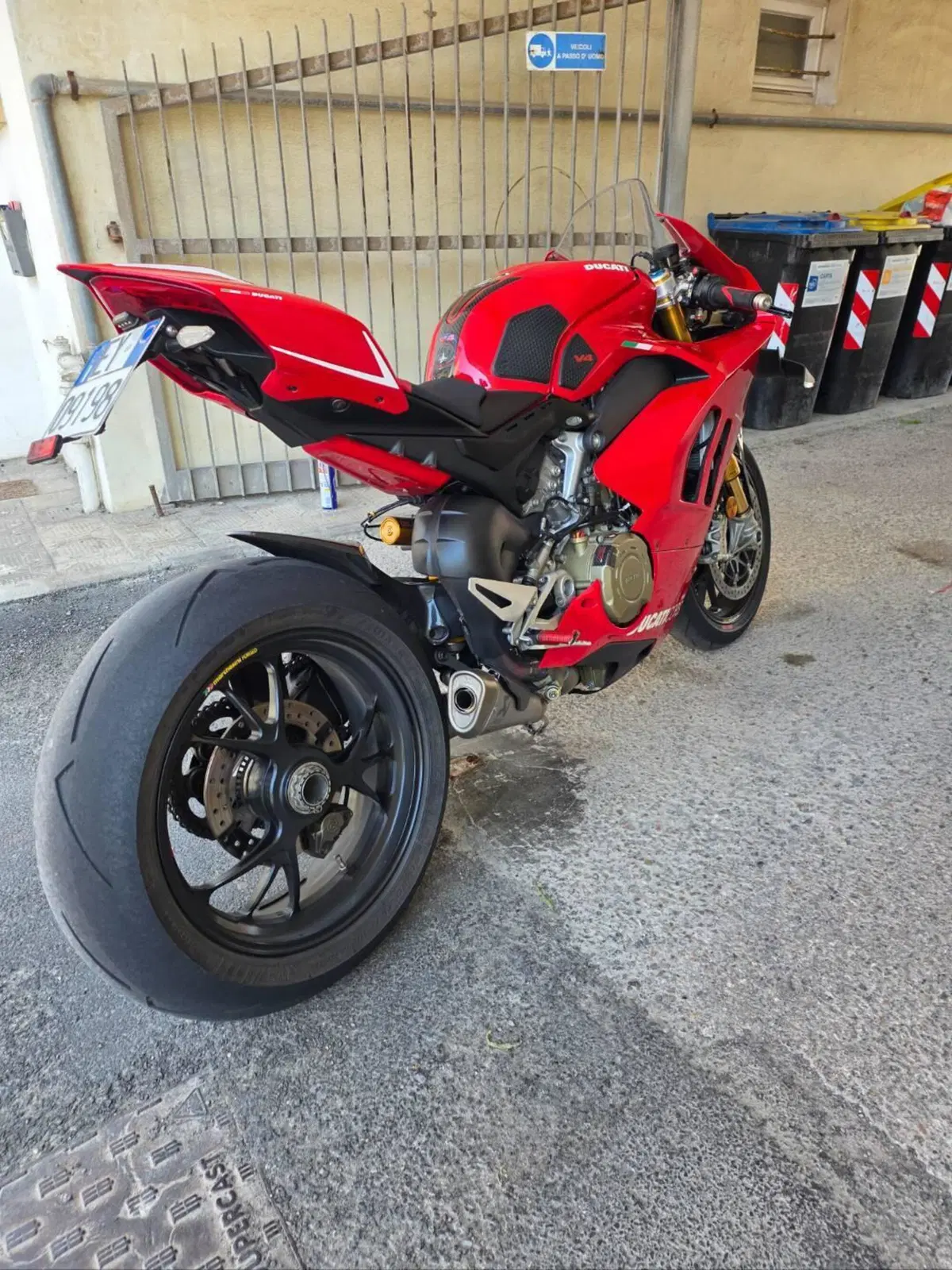 Ducati Panigale V4 S 1100 (2021) (15)
