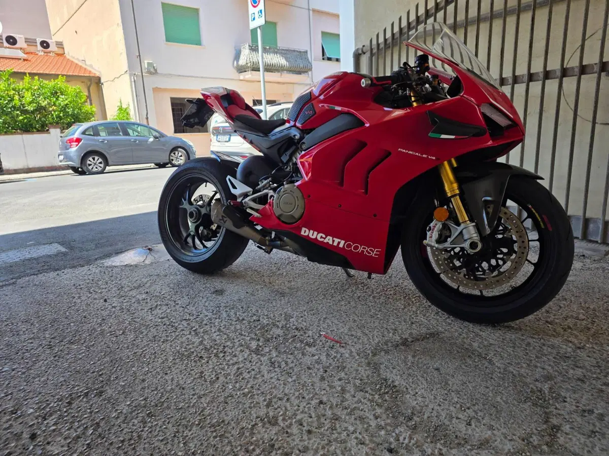 Ducati Panigale V4 S 1100 (2021) (17)