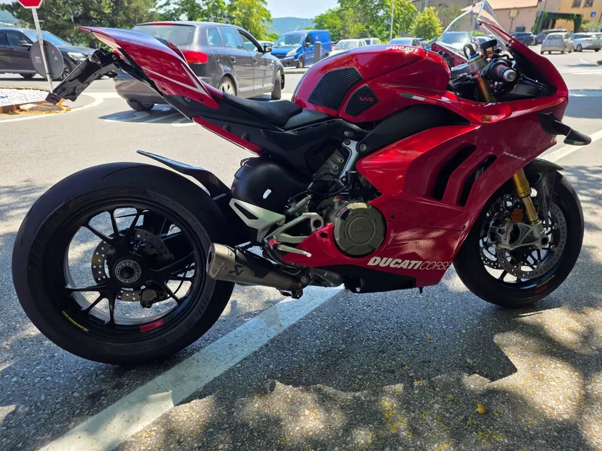 Ducati Panigale V4 S 1100 (2021) (20)