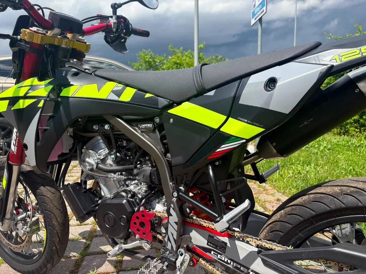Fantic Motor XMF 125 Competition (2025 - 26) (2)