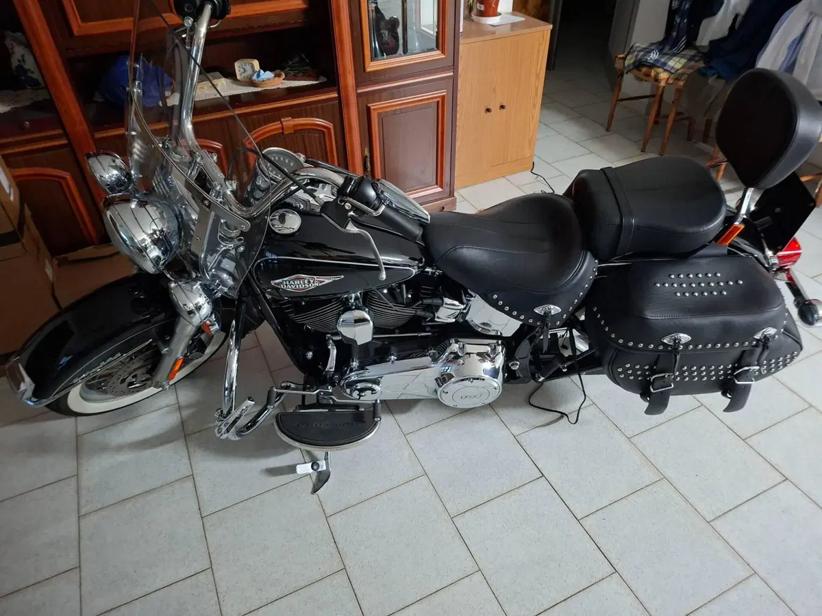 Harley-Davidson 1690 Heritage Classic (2011 - 17) - FLSTC (2)