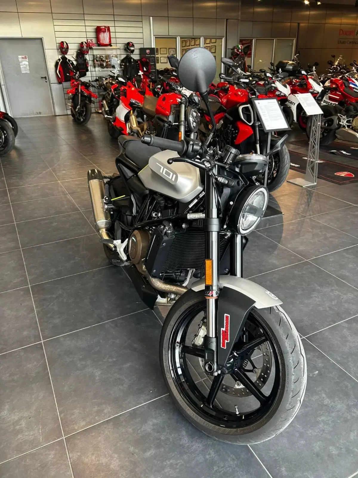 Husqvarna Vitpilen 701 (2018 - 19) (2)