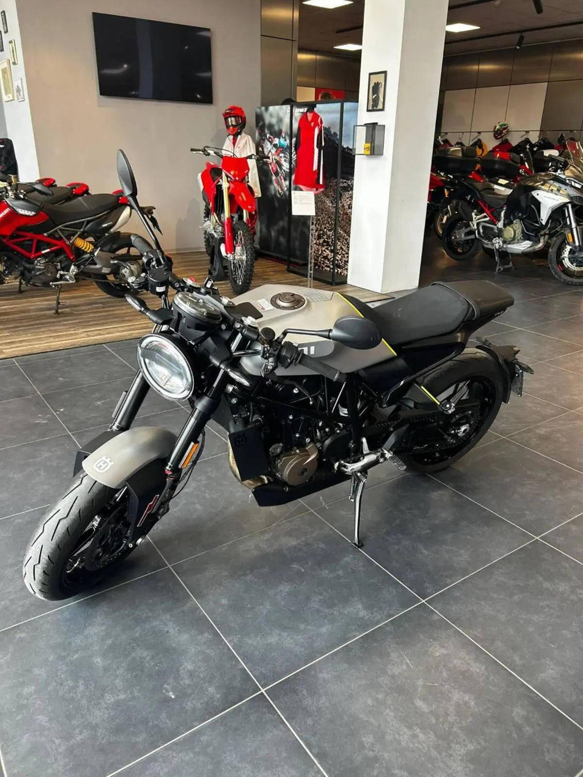 Husqvarna Vitpilen 701 (2018 - 19) (4)