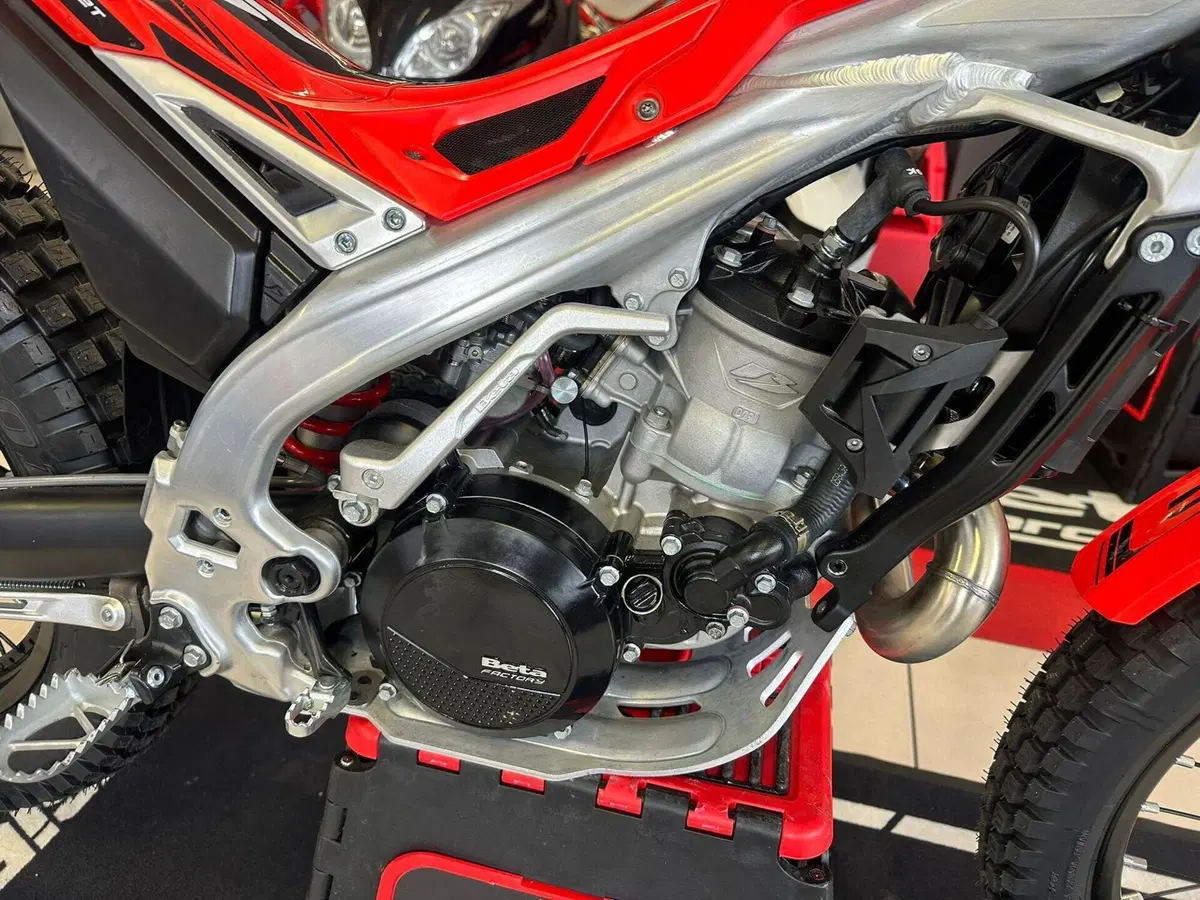 Betamotor Evo 300 2T (2025) (8)