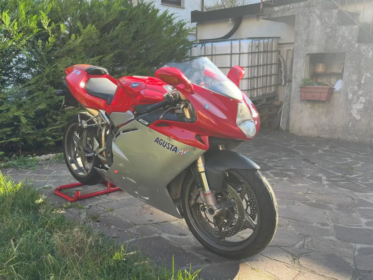 MV Agusta F4 750 S 1+1 (2000 - 02) (2)
