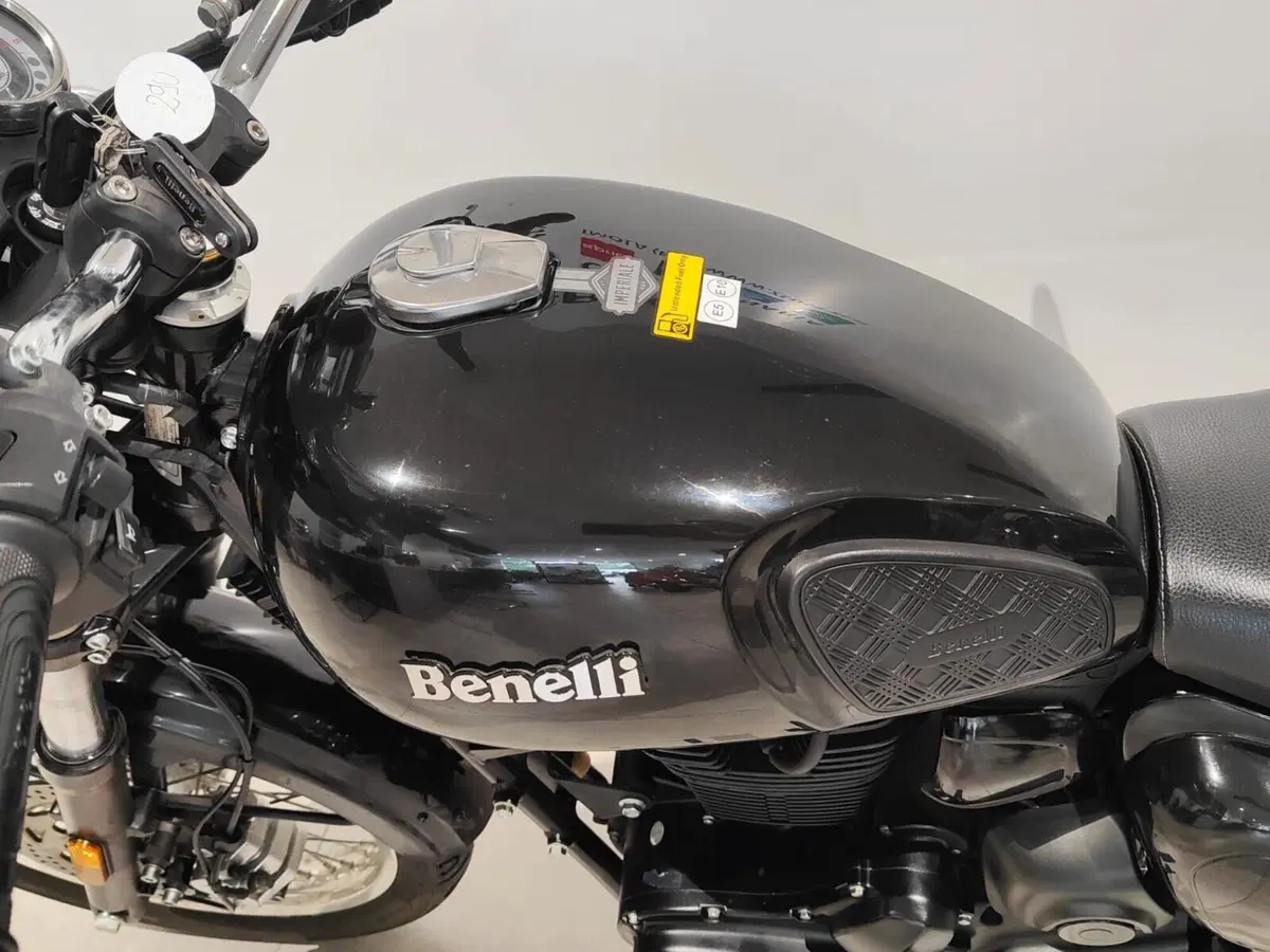 Benelli Imperiale 400 (2021 - 25) (2)