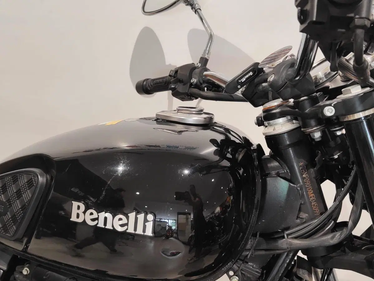 Benelli Imperiale 400 (2021 - 25) (6)