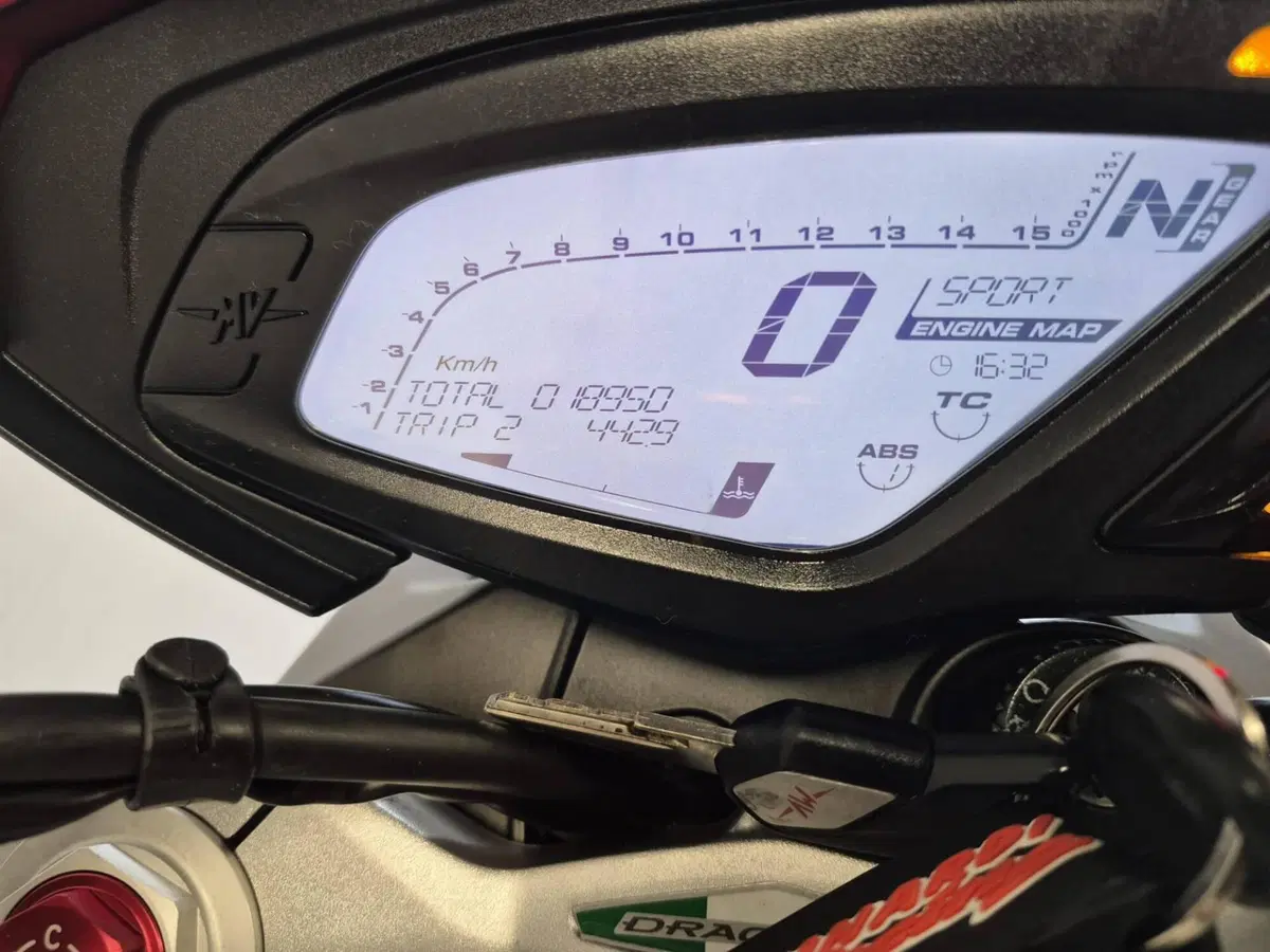 MV Agusta Dragster 800 RR (2015 - 17) (4)