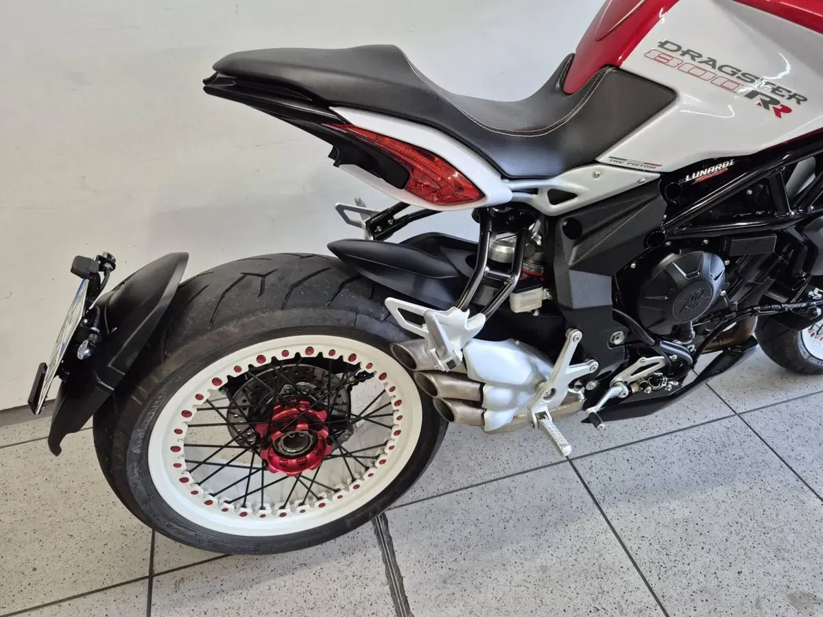 MV Agusta Dragster 800 RR (2015 - 17) (3)