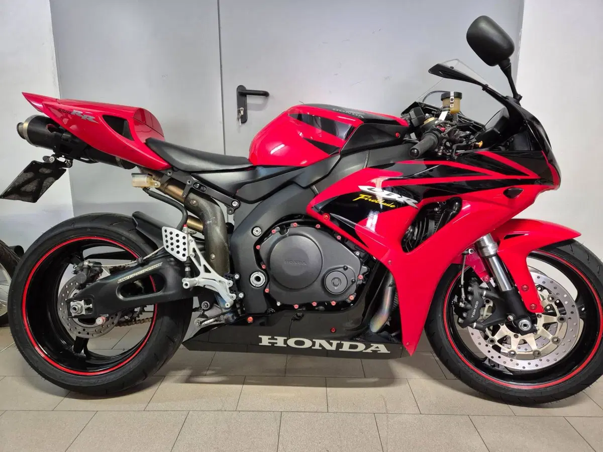 Honda CBR 1000 RR Fireblade (2006 - 07) (2)