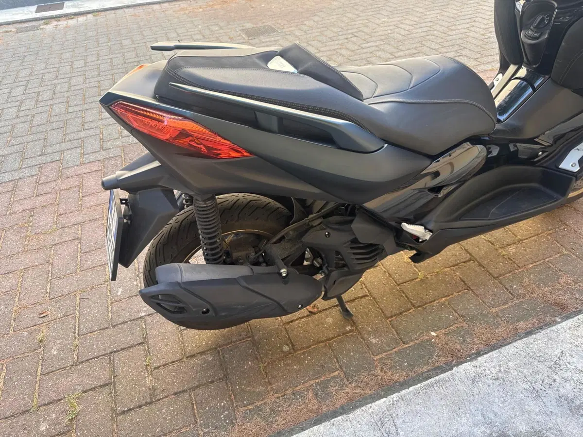 Yamaha X-Max 125 Tech Max (2021 - 24) (6)