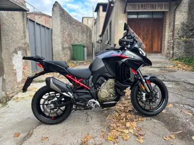 Ducati Multistrada V4 S Grand Tour (2024) usata