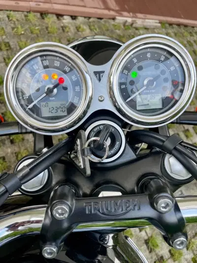 Triumph Bonneville T100 (2021 - 25) usata