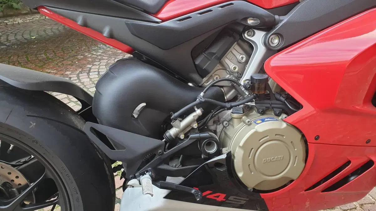 Ducati Panigale V4 S (2022 - 24) (9)
