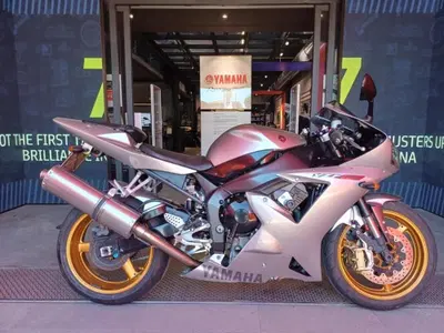 Yamaha YZF R1 (2002 - 03) usata