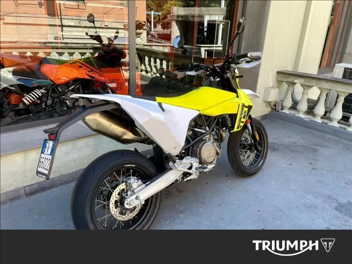 Husqvarna 701 Supermoto (2026) (5)
