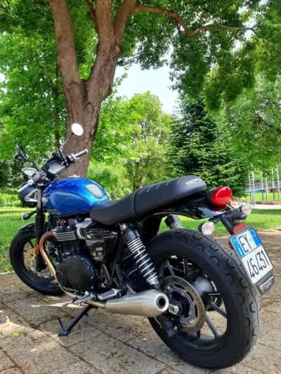 Triumph Street Twin 900 (2021 - 22) usata