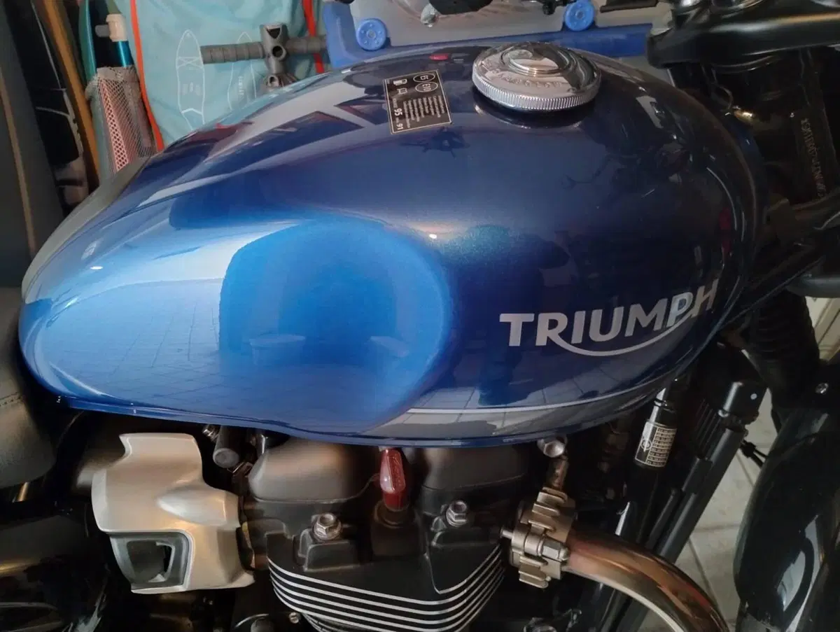 Triumph Street Twin 900 (2021 - 22) (3)