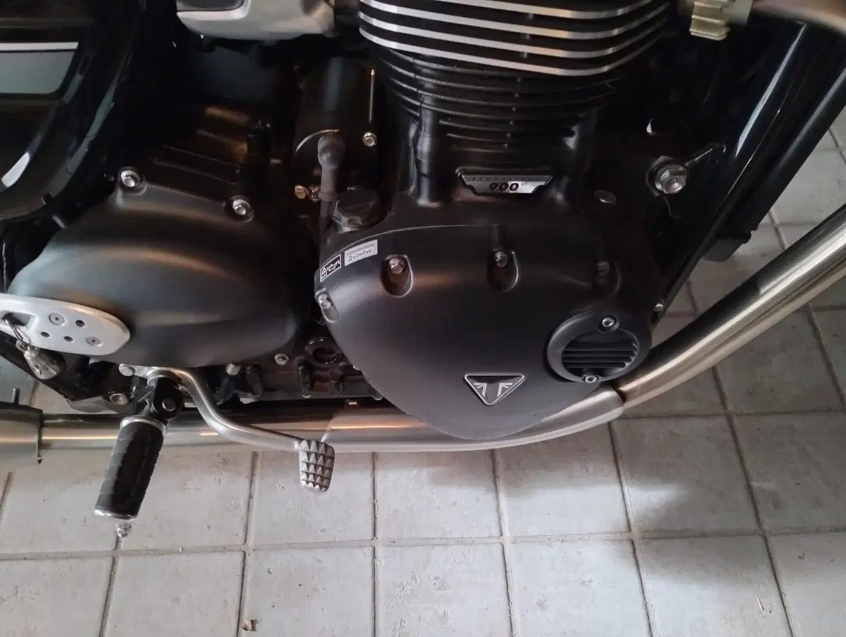 Triumph Street Twin 900 (2021 - 22) (6)