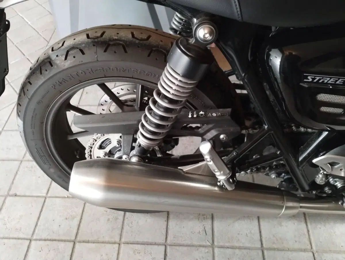 Triumph Street Twin 900 (2021 - 22) (8)