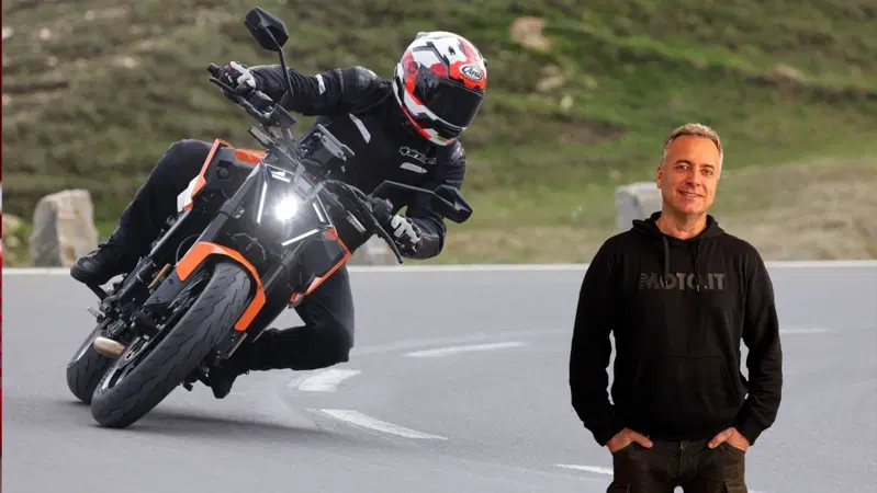 KTM 790 DUKE 2027: Il "Bisturi" si rif&agrave; il trucco [VIDEO]