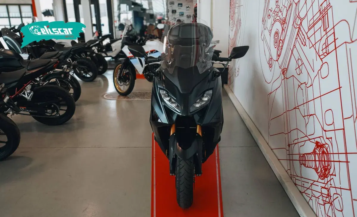 Yamaha T-Max 560 Tech Max (2022 - 24) (3)