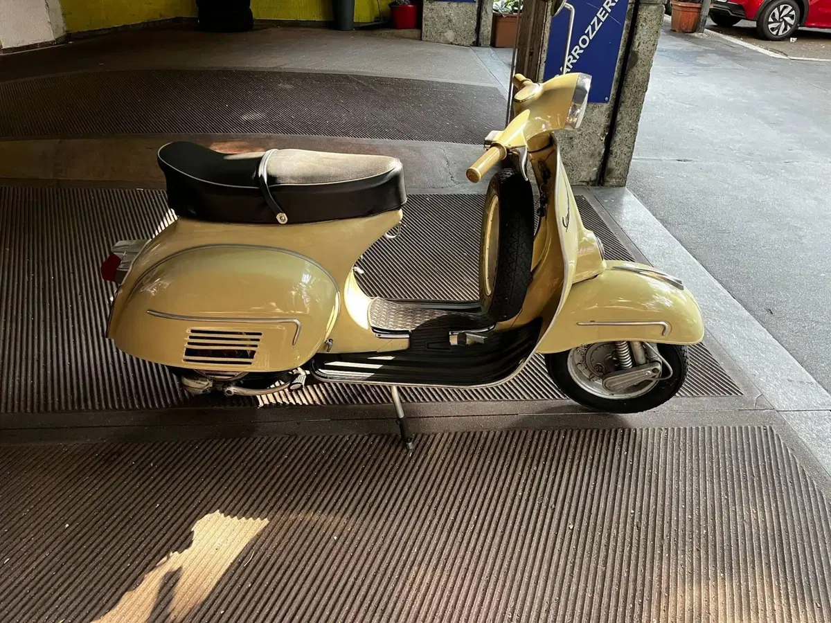 Piaggio vespa 150 GL (4)