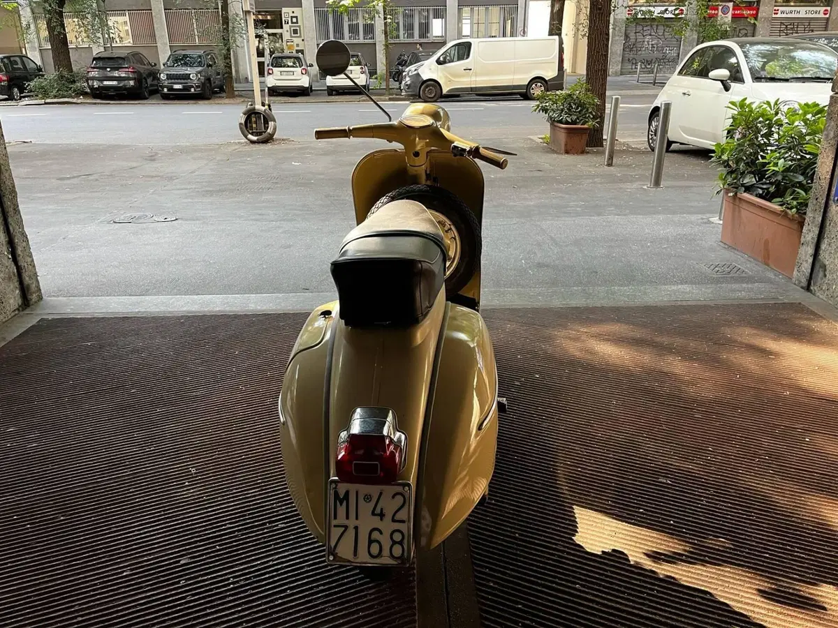 Piaggio vespa 150 GL (6)