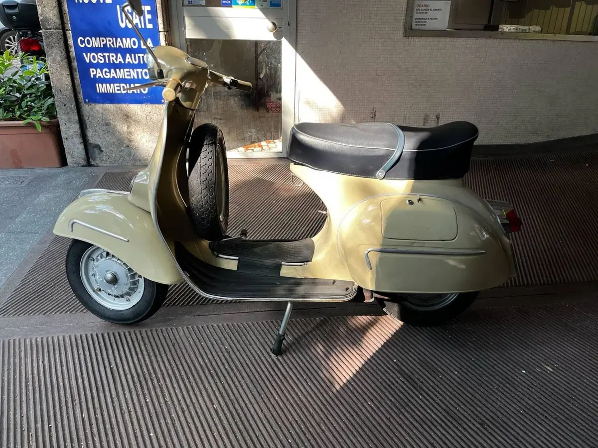 Piaggio vespa 150 GL (5)