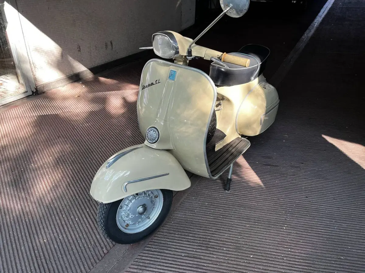 Piaggio vespa 150 GL (3)