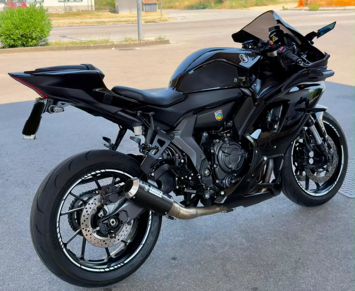 Yamaha YZF R7 (2021 - 25)