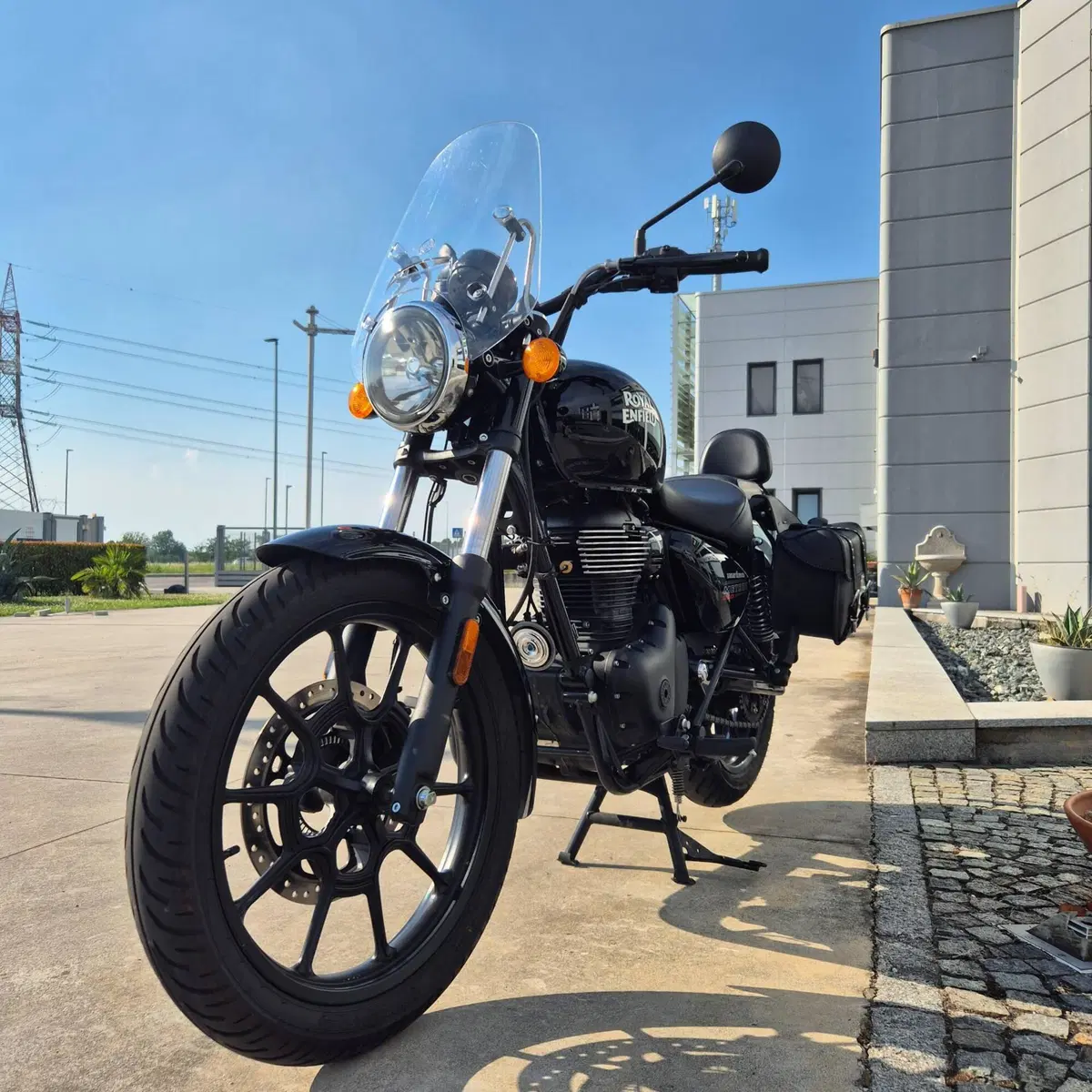 Royal Enfield Meteor 350 (2021 - 26) (4)