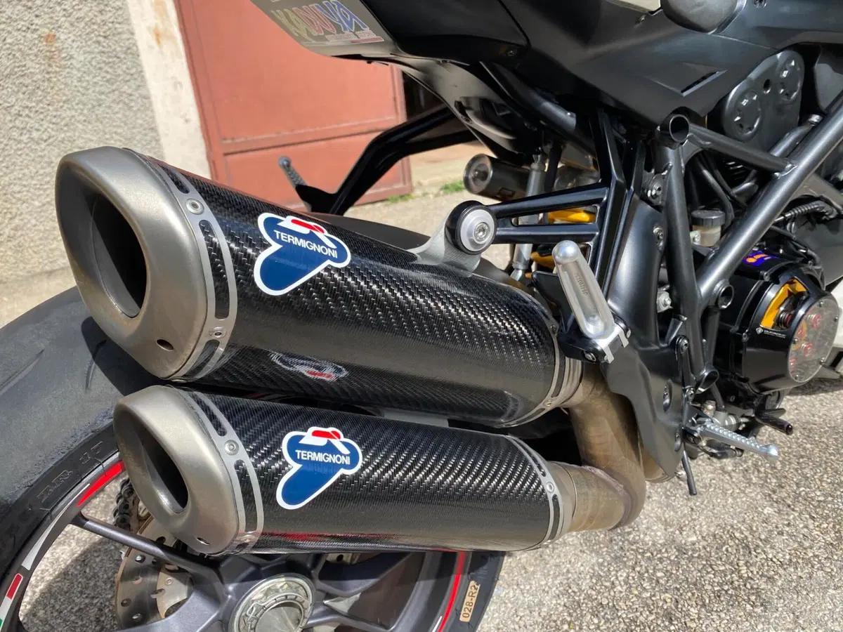 Ducati Streetfighter (2009 - 12) (5)