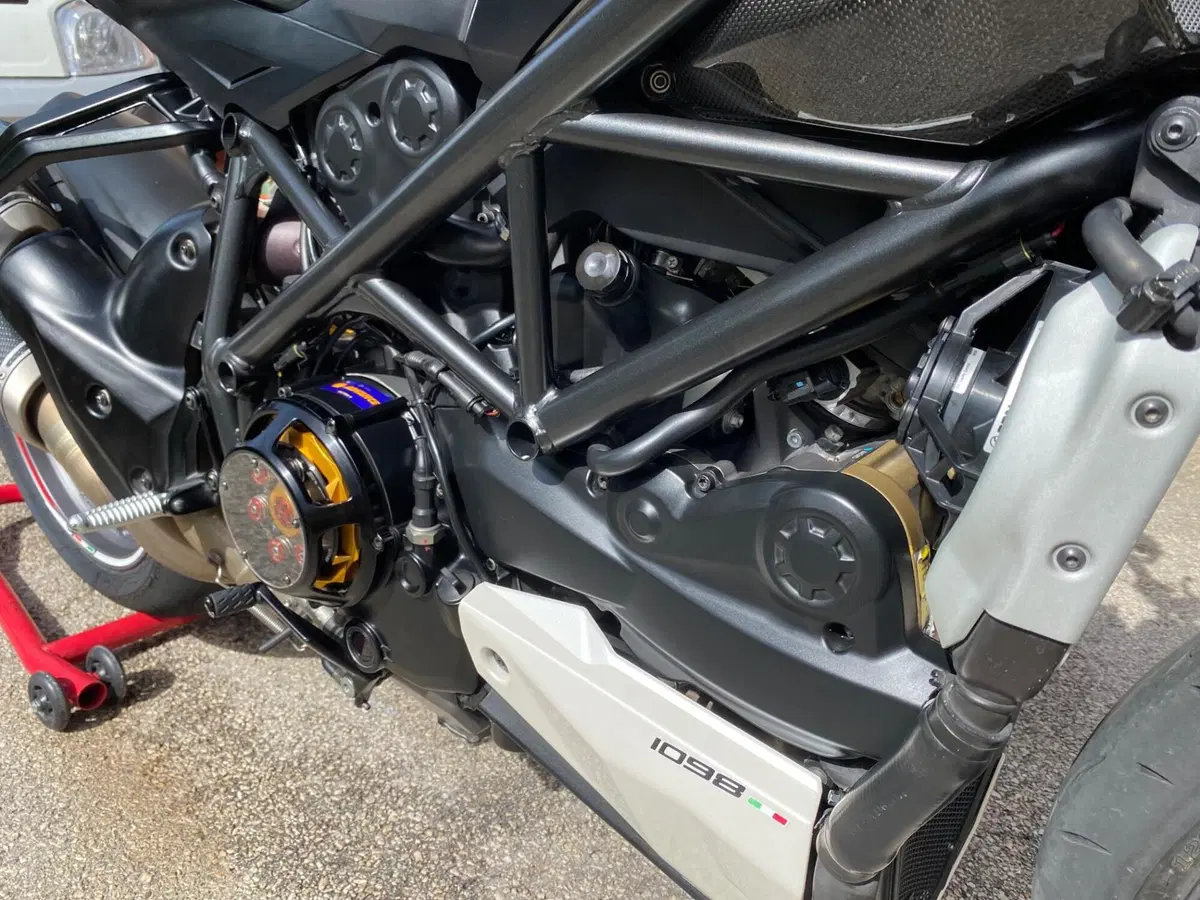 Ducati Streetfighter (2009 - 12) (17)